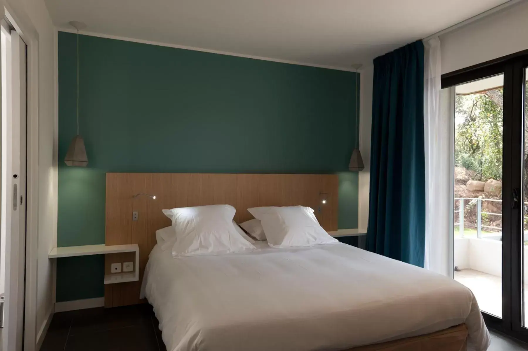Photo of the whole room, Bed in Résidence Hôtelière Alcyon